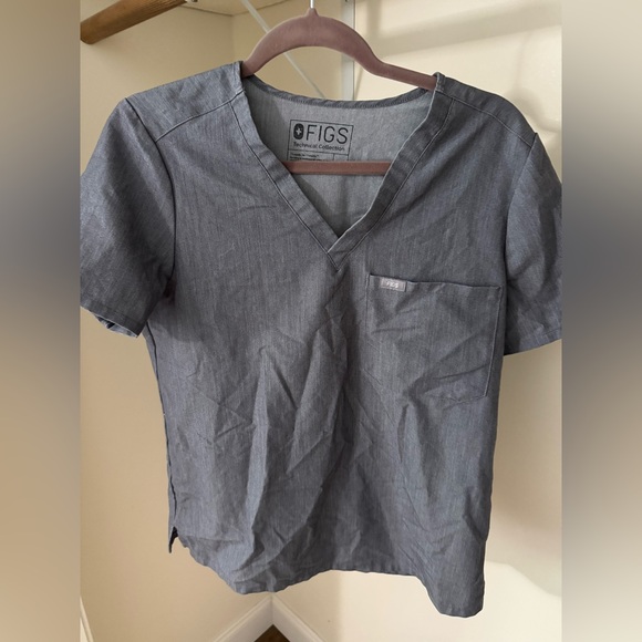 FIGS Gray Top and Pants with Tapered Legs and Elastic Waistband - Picture 2 of 7